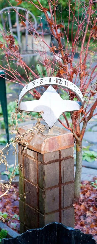Zonnewijzer met of zonder standaard: wat past bij uw tuin?
